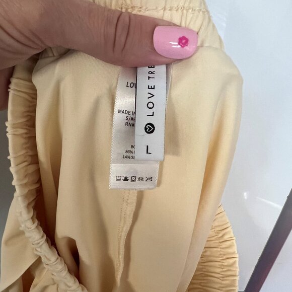 Love Tree Flowy Athletic 2 in 1 Shorts NWT Size Large Cream Colored - Picture 4 of 6